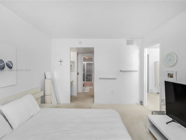 345 Ocean Dr # 707, Miami Beach FL 33139