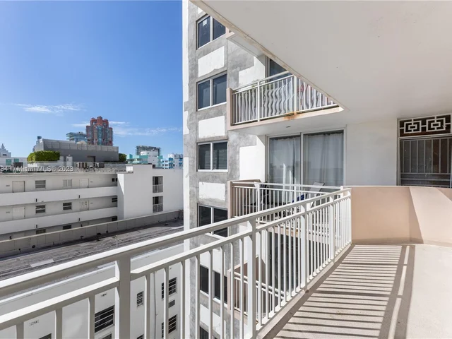 345 Ocean Dr # 707, Miami Beach FL 33139