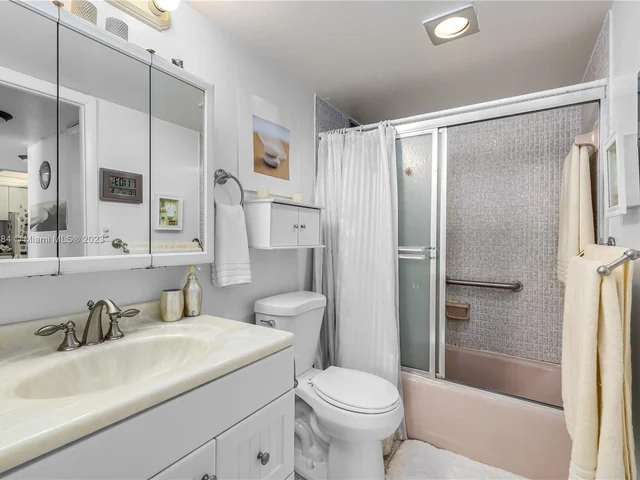 345 Ocean Dr # 707, Miami Beach FL 33139