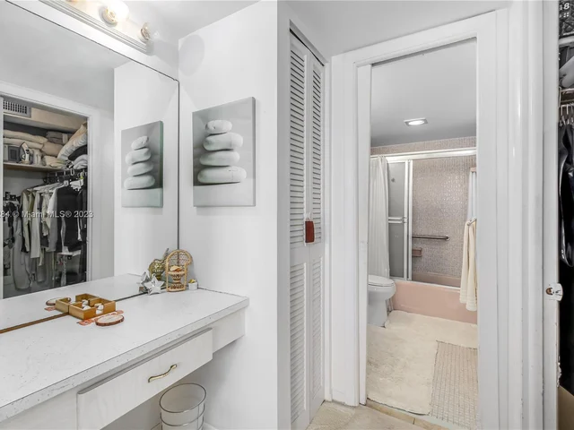 345 Ocean Dr # 707, Miami Beach FL 33139