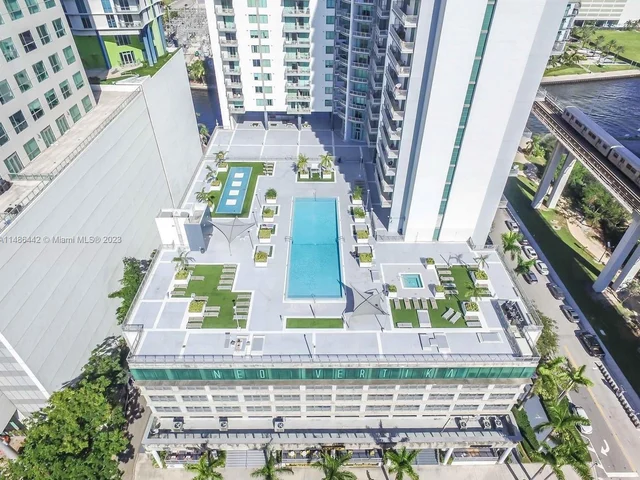 690 SW 1st Ct, Miami FL 33130