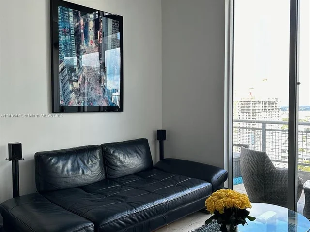 690 SW 1st Ct, Miami FL 33130