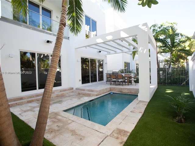 18975 Atlantic Blvd, Sunny Isles Beach FL 33160