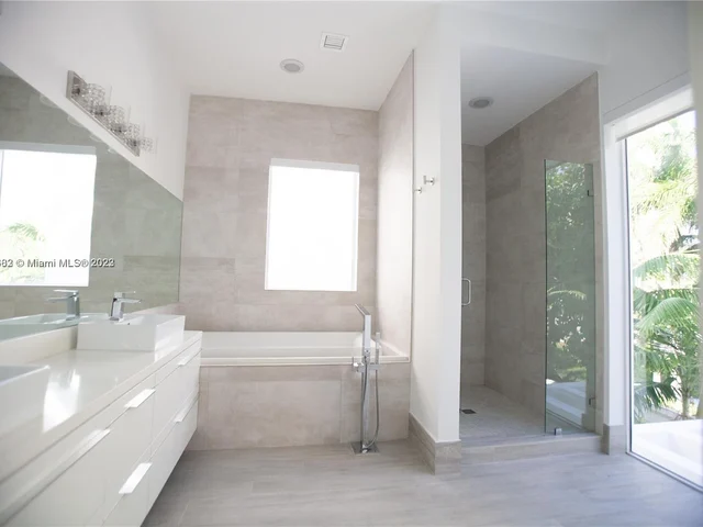 18975 Atlantic Blvd, Sunny Isles Beach FL 33160