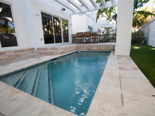 18975 Atlantic Blvd, Sunny Isles Beach FL 33160