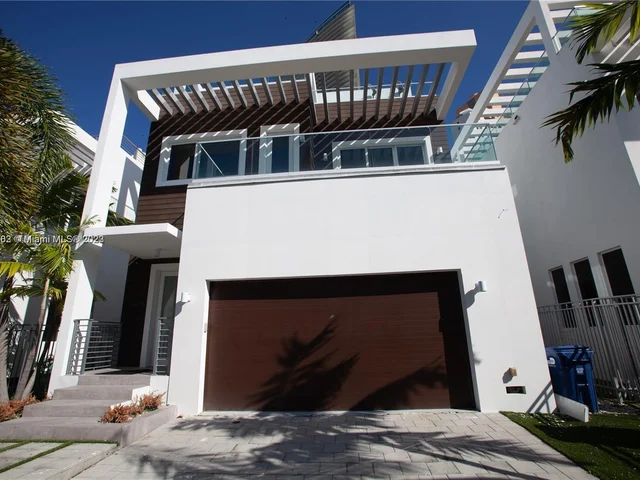 18975 Atlantic Blvd, Sunny Isles Beach FL 33160