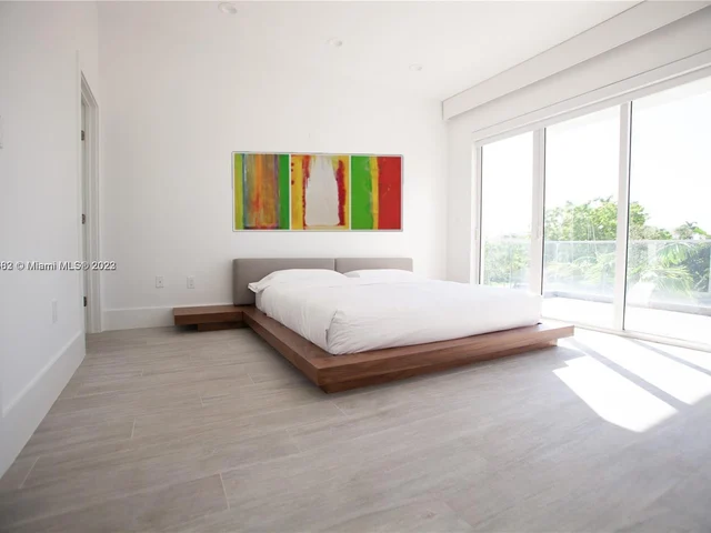 18975 Atlantic Blvd, Sunny Isles Beach FL 33160