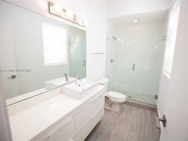 18975 Atlantic Blvd, Sunny Isles Beach FL 33160