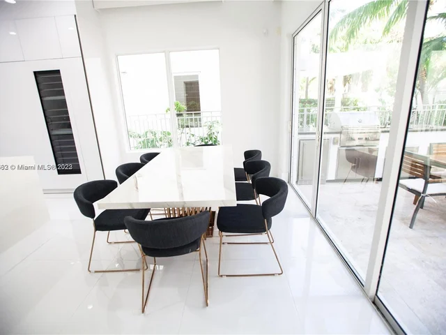 18975 Atlantic Blvd, Sunny Isles Beach FL 33160