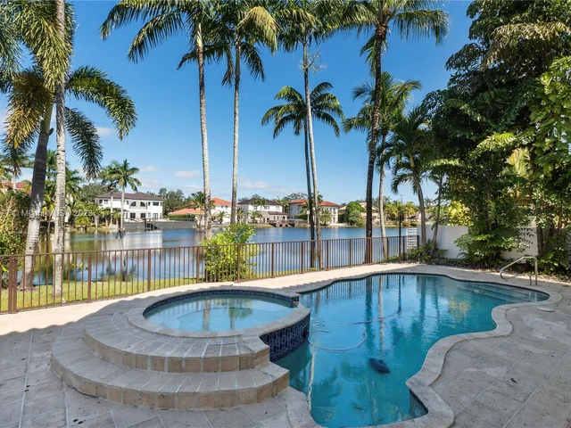 8125 NW 162nd St, Miami Lakes FL 33016