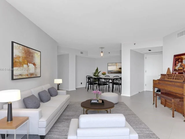 1000 W Island Blvd # 2003, Aventura FL 33160