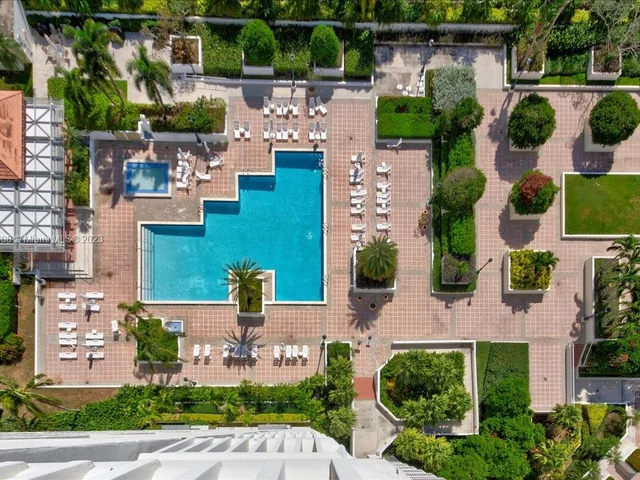 1000 W Island Blvd # 2003, Aventura FL 33160