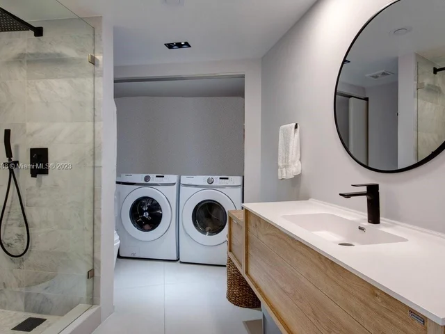 1000 W Island Blvd # 2003, Aventura FL 33160