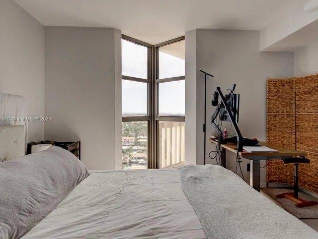 1000 W Island Blvd # 2003, Aventura FL 33160