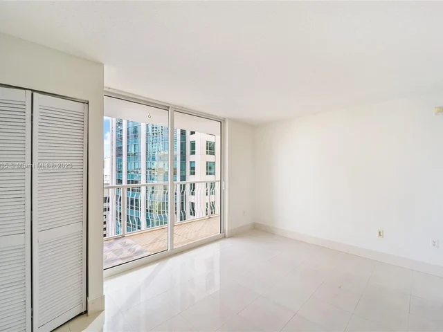 1200 Brickell Bay Dr # 2422, Miami FL 33131