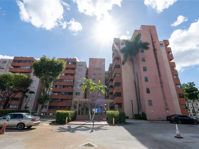 5050 NW 7th St # 406, Miami FL 33126