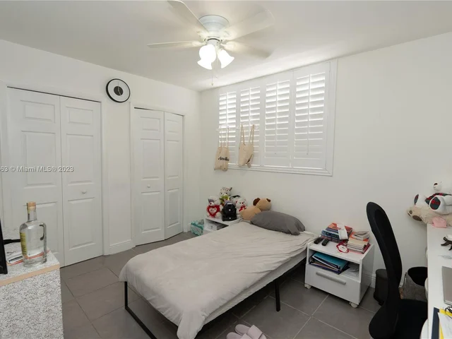 5050 NW 7th St # 406, Miami FL 33126