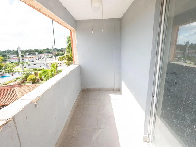 5050 NW 7th St # 406, Miami FL 33126