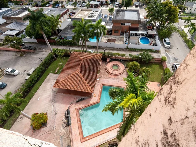 5050 NW 7th St # 406, Miami FL 33126