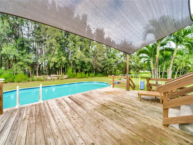 9810 SW 55th Ct, Cooper City FL 33328