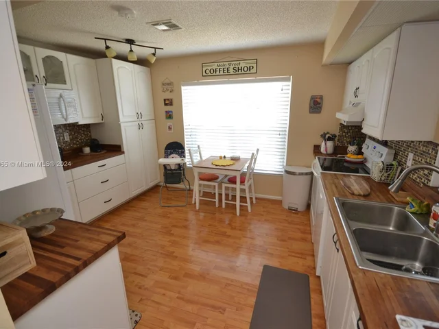 2210 SE 5th Pl, Homestead FL 33033