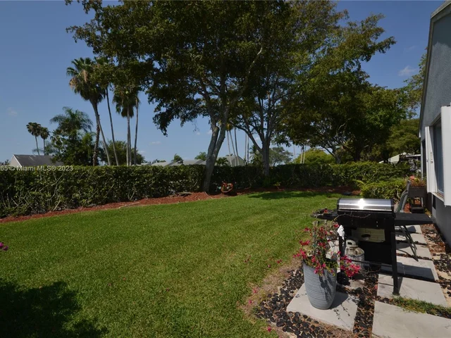 2210 SE 5th Pl, Homestead FL 33033