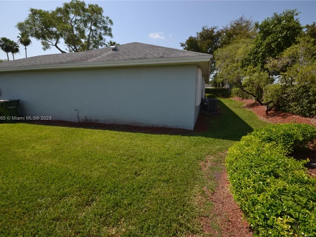 2210 SE 5th Pl, Homestead FL 33033