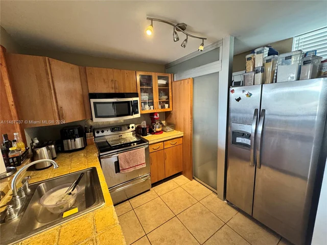 3660 NE 166th St # 603, North Miami Beach FL 33160