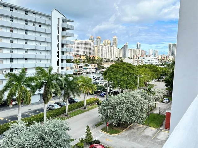 3660 NE 166th St # 603, North Miami Beach FL 33160