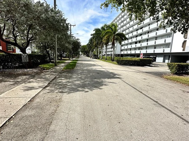 3660 NE 166th St # 603, North Miami Beach FL 33160