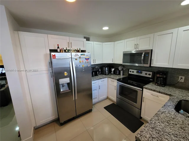 30 SE 4th Ave # 105, Hallandale Beach FL 33009
