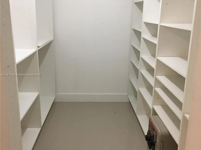 30 SE 4th Ave # 105, Hallandale Beach FL 33009