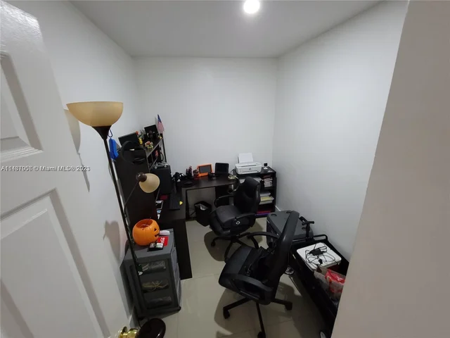 30 SE 4th Ave # 105, Hallandale Beach FL 33009