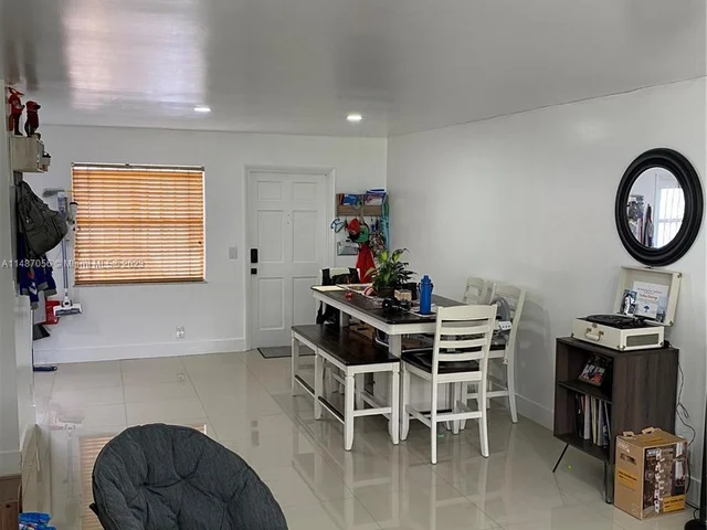 30 SE 4th Ave # 105, Hallandale Beach FL 33009