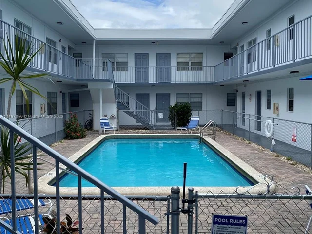 30 SE 4th Ave # 105, Hallandale Beach FL 33009