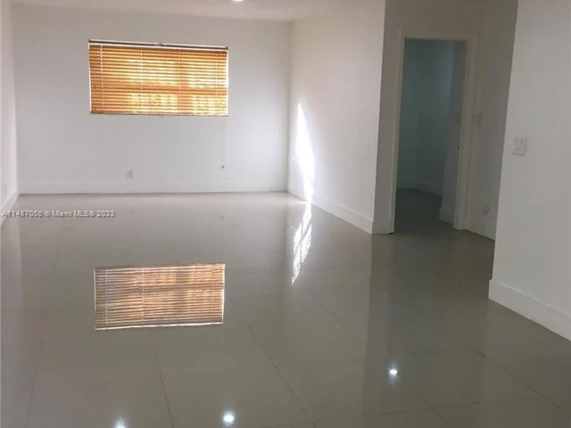 30 SE 4th Ave # 105, Hallandale Beach FL 33009