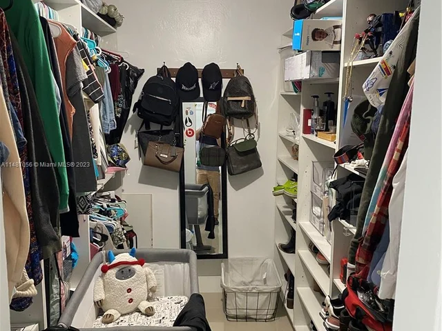 30 SE 4th Ave # 105, Hallandale Beach FL 33009