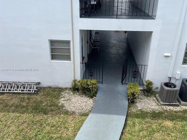 1100 Atlantic Shores Blvd # 304, Hallandale Beach FL 33009