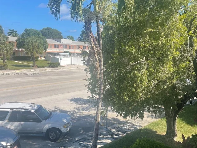 1100 Atlantic Shores Blvd # 304, Hallandale Beach FL 33009