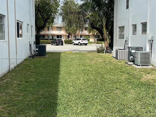 1100 Atlantic Shores Blvd # 304, Hallandale Beach FL 33009