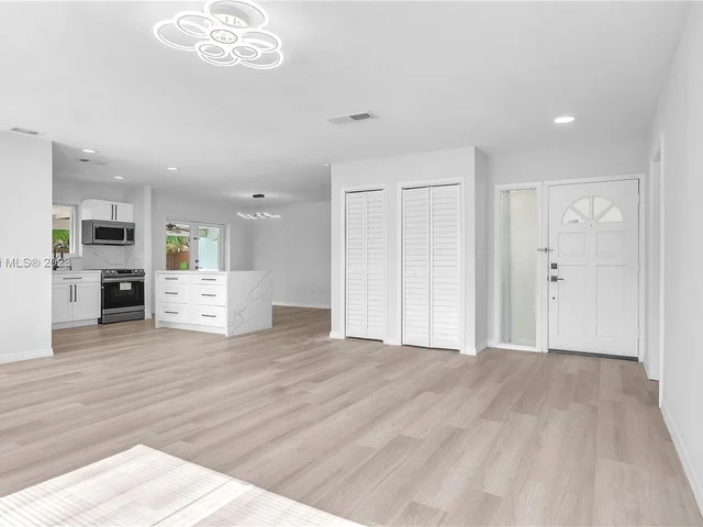 15930 SW 90th Ave, Palmetto Bay FL 33157