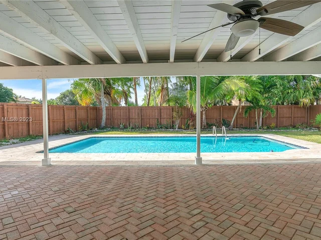 15930 SW 90th Ave, Palmetto Bay FL 33157