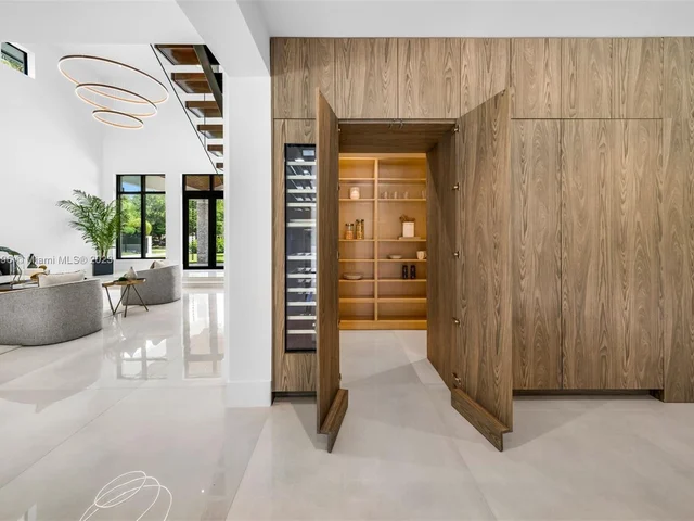 7501 SW 80th St, Miami FL 33143