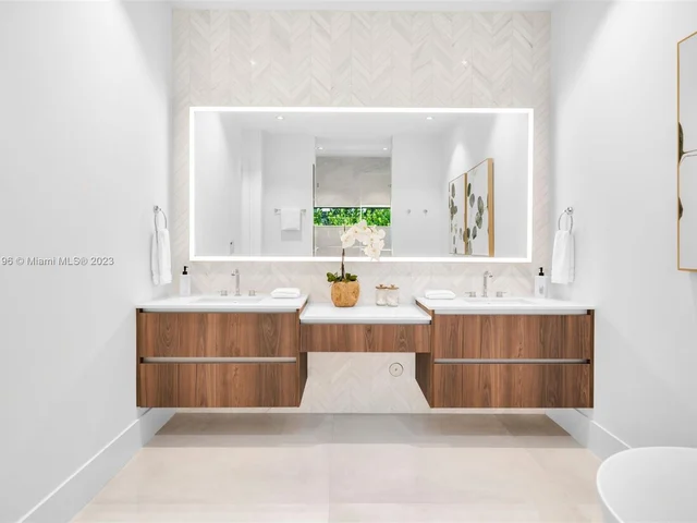 7501 SW 80th St, Miami FL 33143