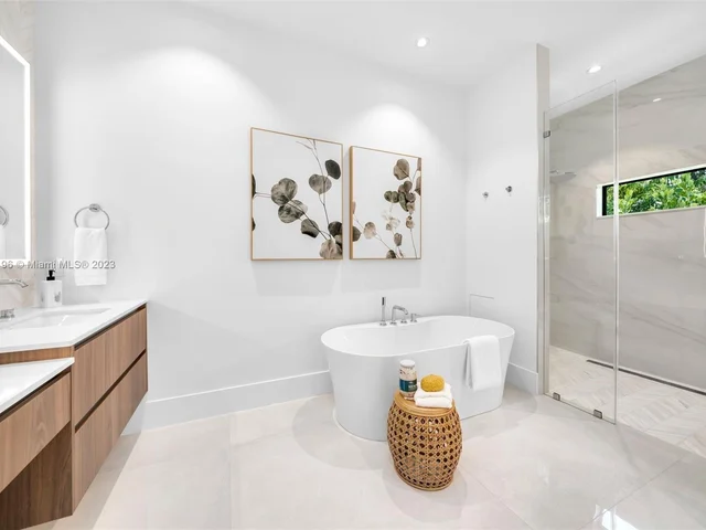 7501 SW 80th St, Miami FL 33143