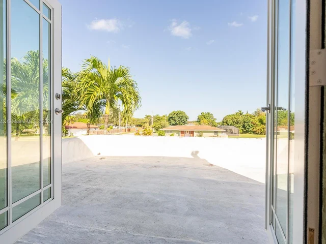 92 NW 20th St, Homestead FL 33030