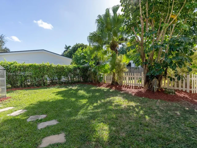 92 NW 20th St, Homestead FL 33030