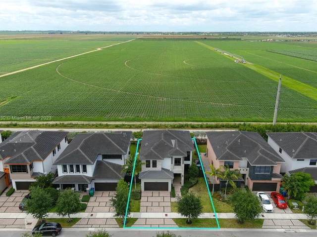 16065 SW 136th Ter, Miami FL 33196