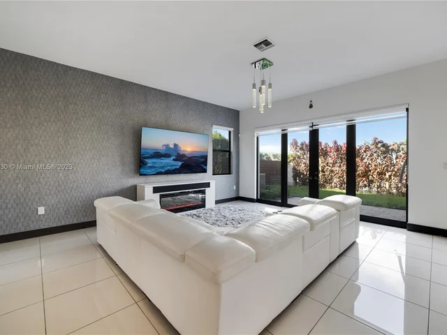 16065 SW 136th Ter, Miami FL 33196