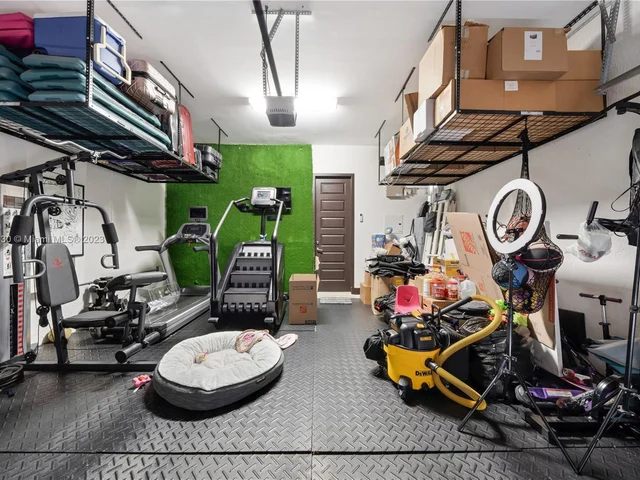 16065 SW 136th Ter, Miami FL 33196